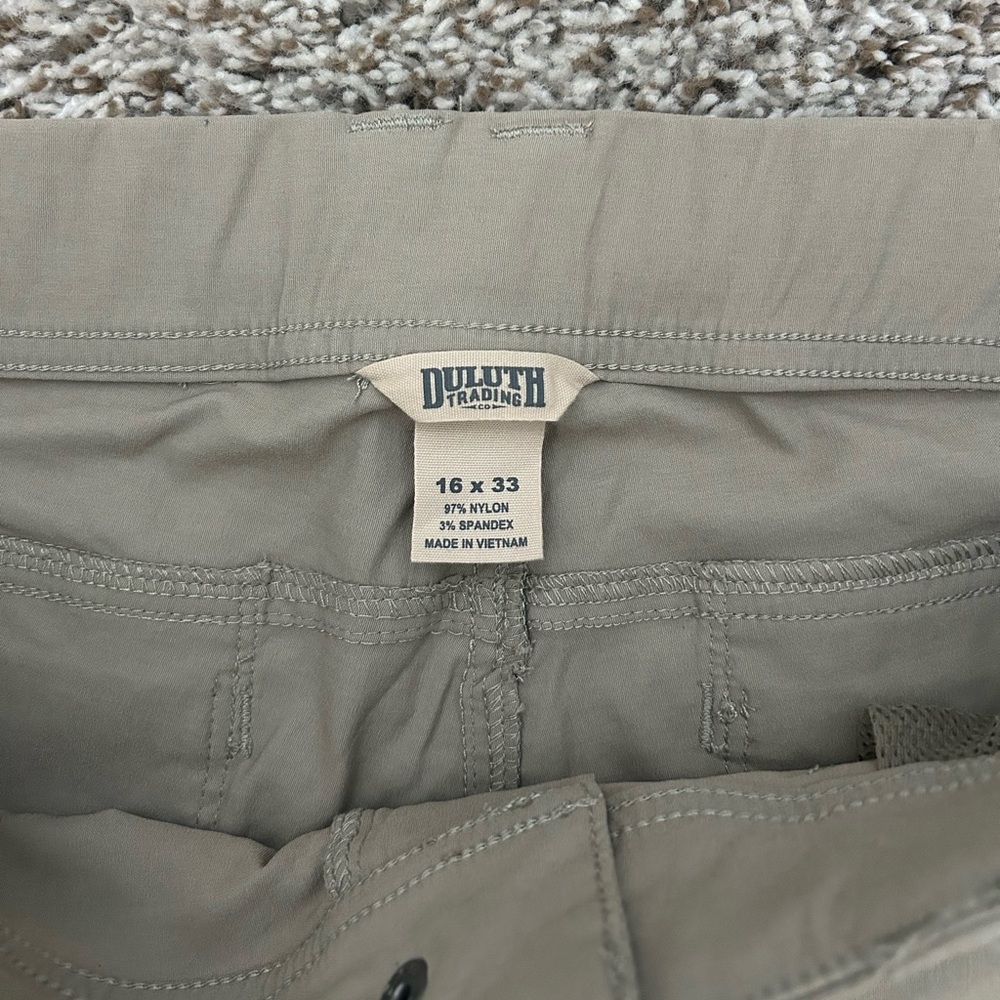 Duluth Trading Pants Womens Size 16x33 Beige Roll-Up Cargo Dry On The Fly - Picture 3 of 8